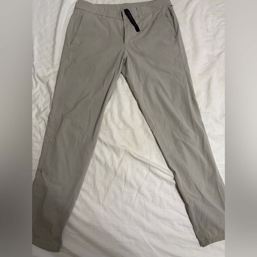 Men’s lululemon khaki pants